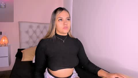 Snapshot of mariana__roe chatting on December 29, 2024, 3:57 pm Mariana Roe online show from December 29, 2024, 3:57 pm