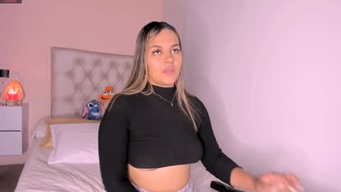 Snapshot of mariana__roe chatting on January 15, 2025, 2:49 am Mariana Roe online show from January 15, 2025, 2:49 am