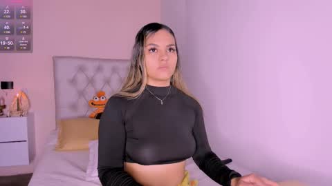 Snapshot of mariana__roe chatting on March 2, 2025, 12:11 pm Mariana Roe online show from March 2, 2025, 12:11 pm