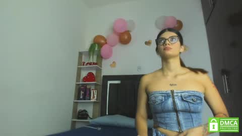 Snapshot of mariana_and_ronny chatting on May 18, 2026, 10:15 pm Mariana and Ronny online show from May 18, 2026, 10:15 pm