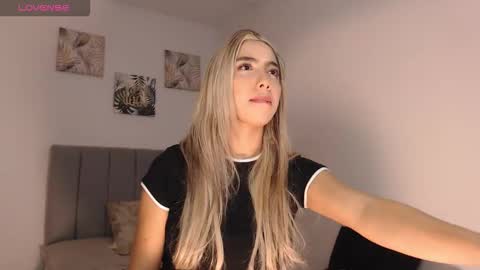 Snapshot of mariana_es chatting on February 28, 2026, 12:22 am Mariana online show from February 28, 2026, 12:22 am