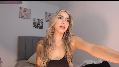 Snapshot of mariana_es chatting on March 14, 2026, 12:39 am Mariana online show from March 14, 2026, 12:39 am