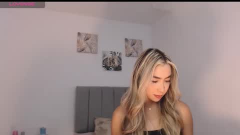 Snapshot of mariana_es chatting on March 15, 2026, 5:19 pm Mariana online show from March 15, 2026, 5:19 pm