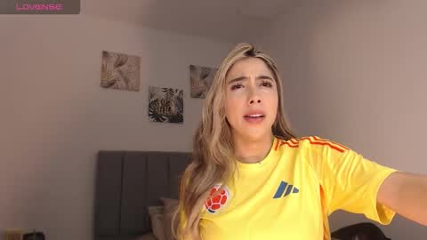 Snapshot of mariana_es chatting on March 27, 2026, 4:18 am Mariana online show from March 27, 2026, 4:18 am