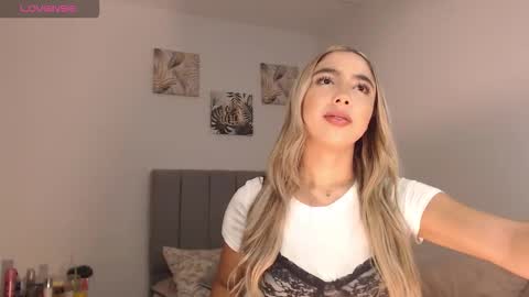 Snapshot of mariana_es chatting on March 28, 2026, 11:26 pm Mariana online show from March 28, 2026, 11:26 pm