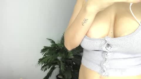 Snapshot of mariana_laurent1 chatting on April 30, 2026, 3:35 am Mariana online show from April 30, 2026, 3:35 am