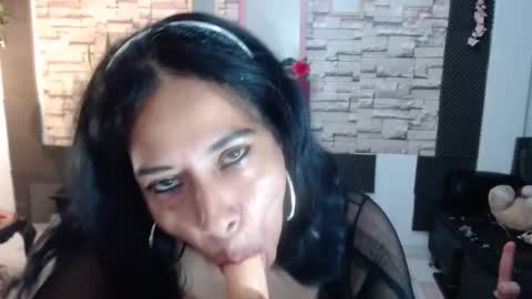 mariana_night online show from December 26, 2024, 9:15 pm