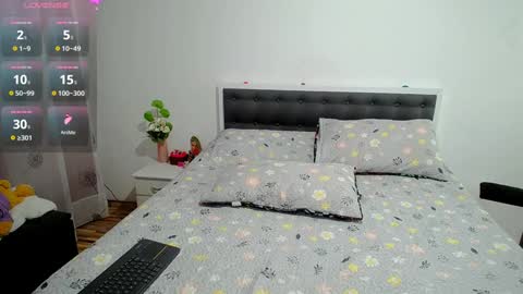 mariana_sara online show from December 27, 2024, 11:10 pm