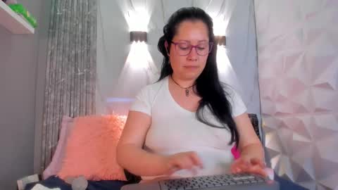 Snapshot of marianasmitt chatting on December 1, 2025, 12:04 am marianasmitt online show from December 1, 2025, 12:04 am