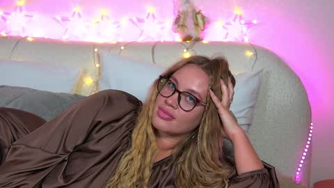 Snapshot of marianeumann chatting on December 25, 2024, 12:37 pm Maria online show from December 25, 2024, 12:37 pm