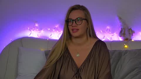 Snapshot of marianeumann chatting on December 28, 2024, 4:08 am Maria online show from December 28, 2024, 4:08 am