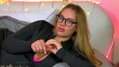 Snapshot of marianeumann chatting on January 11, 2025, 10:07 pm Maria online show from January 11, 2025, 10:07 pm