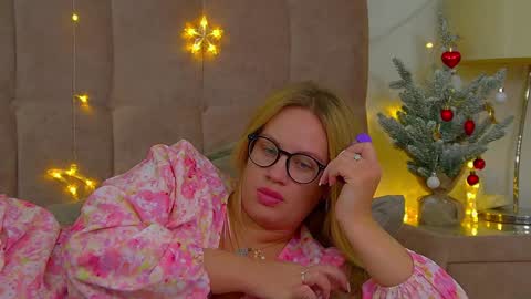 Snapshot of marianeumann chatting on January 13, 2025, 12:30 am Maria online show from January 13, 2025, 12:30 am