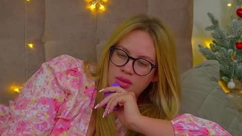 Snapshot of marianeumann chatting on January 13, 2025, 3:34 am Maria online show from January 13, 2025, 3:34 am