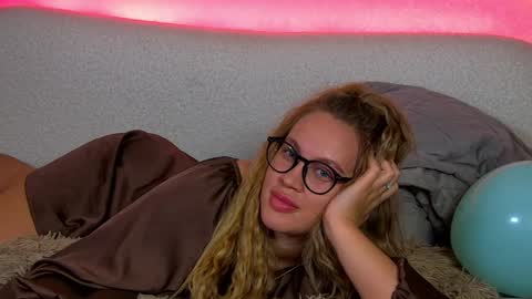 Snapshot of marianeumann chatting on January 14, 2025, 4:08 pm Maria online show from January 14, 2025, 4:08 pm