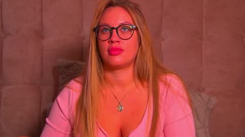 Snapshot of marianeumann chatting on January 15, 2025, 9:35 am Maria online show from January 15, 2025, 9:35 am