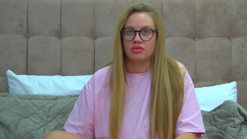 Snapshot of marianeumann chatting on January 18, 2025, 7:04 pm Maria online show from January 18, 2025, 7:04 pm