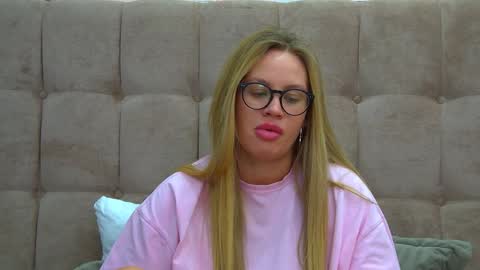 Snapshot of marianeumann chatting on January 19, 2025, 1:10 am Maria online show from January 19, 2025, 1:10 am