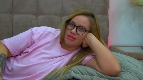 Snapshot of marianeumann chatting on January 19, 2025, 4:12 am Maria online show from January 19, 2025, 4:12 am