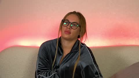 Snapshot of marianeumann chatting on January 22, 2025, 3:40 pm Maria online show from January 22, 2025, 3:40 pm