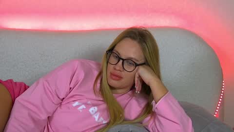 Snapshot of marianeumann chatting on January 25, 2025, 10:18 pm Maria online show from January 25, 2025, 10:18 pm