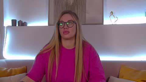 Snapshot of marianeumann chatting on January 28, 2025, 7:11 am Maria online show from January 28, 2025, 7:11 am