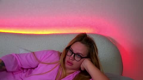 Snapshot of marianeumann chatting on February 3, 2025, 12:58 am Maria online show from February 3, 2025, 12:58 am