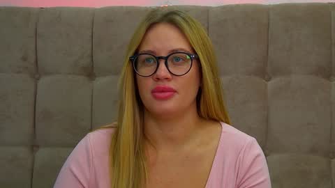 Snapshot of marianeumann chatting on February 4, 2025, 1:06 pm Maria online show from February 4, 2025, 1:06 pm