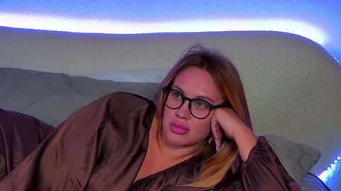 Snapshot of marianeumann chatting on February 5, 2025, 1:11 pm Maria online show from February 5, 2025, 1:11 pm