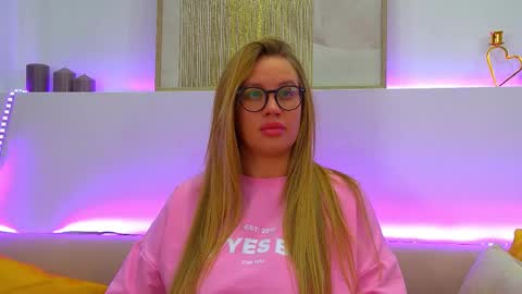 Snapshot of marianeumann chatting on February 10, 2025, 1:24 am Maria online show from February 10, 2025, 1:24 am