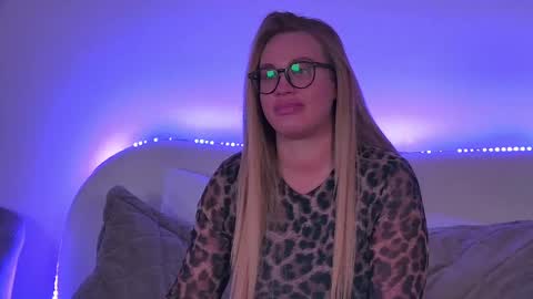 Snapshot of marianeumann chatting on February 11, 2025, 10:04 am Maria online show from February 11, 2025, 10:04 am