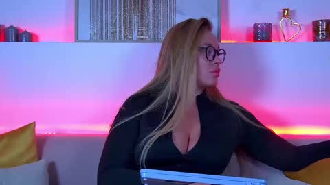 Snapshot of marianeumann chatting on February 12, 2025, 6:40 am Maria online show from February 12, 2025, 6:40 am