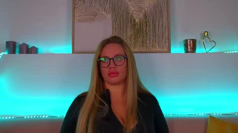 Snapshot of marianeumann chatting on February 19, 2025, 6:44 am Maria online show from February 19, 2025, 6:44 am