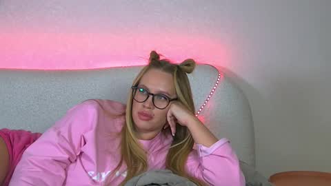 Snapshot of marianeumann chatting on February 26, 2025, 10:15 am Maria online show from February 26, 2025, 10:15 am