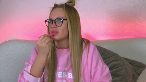 Snapshot of marianeumann chatting on February 26, 2025, 1:19 pm Maria online show from February 26, 2025, 1:19 pm