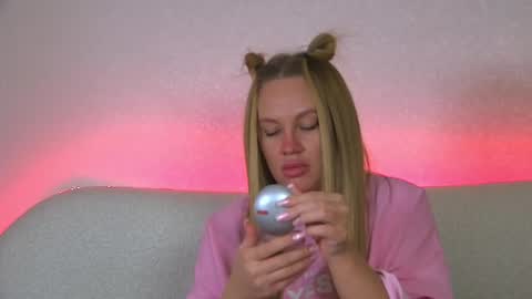 Snapshot of marianeumann chatting on February 26, 2025, 4:24 pm Maria online show from February 26, 2025, 4:24 pm