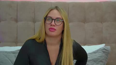 Snapshot of marianeumann chatting on February 28, 2025, 6:31 pm Maria online show from February 28, 2025, 6:31 pm