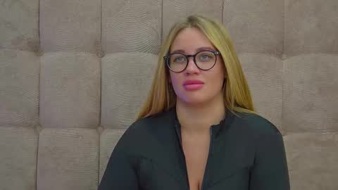 Snapshot of marianeumann chatting on February 28, 2025, 9:33 pm Maria online show from February 28, 2025, 9:33 pm