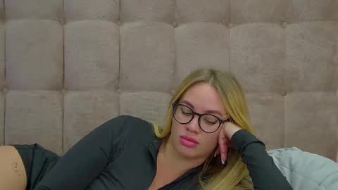 Snapshot of marianeumann chatting on March 1, 2025, 3:43 am Maria online show from March 1, 2025, 3:43 am