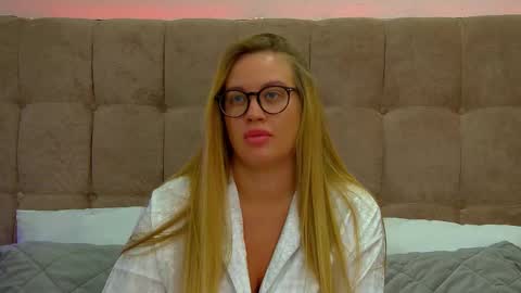 Snapshot of marianeumann chatting on March 6, 2025, 7:03 am Maria online show from March 6, 2025, 7:03 am