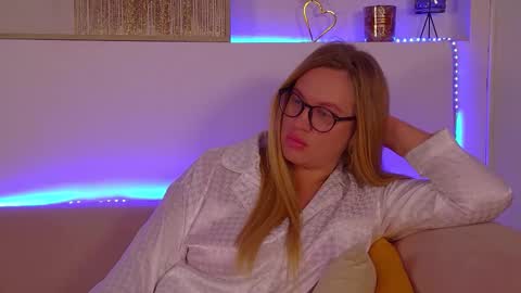 Snapshot of marianeumann chatting on March 10, 2025, 2:06 am Maria online show from March 10, 2025, 2:06 am