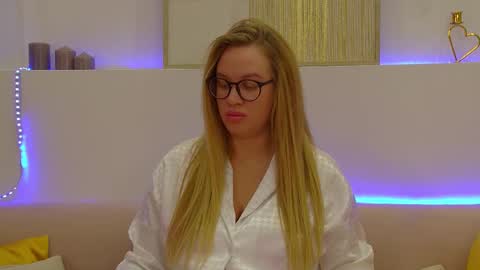 Snapshot of marianeumann chatting on March 10, 2025, 5:11 am Maria online show from March 10, 2025, 5:11 am