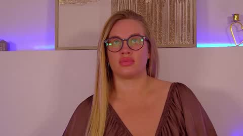 Snapshot of marianeumann chatting on March 12, 2025, 4:13 pm Maria online show from March 12, 2025, 4:13 pm