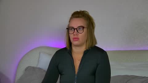 Snapshot of marianeumann chatting on September 12, 2025, 6:02 am Maria online show from September 12, 2025, 6:02 am