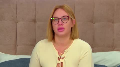 Snapshot of marianeumann chatting on September 18, 2025, 6:26 am Maria online show from September 18, 2025, 6:26 am