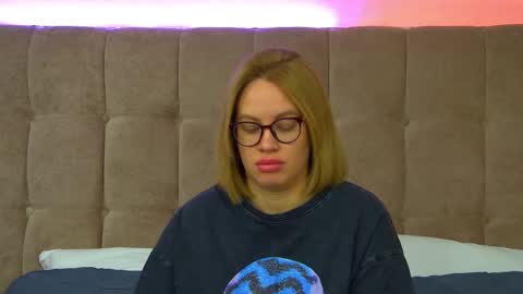 Snapshot of marianeumann chatting on September 19, 2025, 6:15 am Maria online show from September 19, 2025, 6:15 am