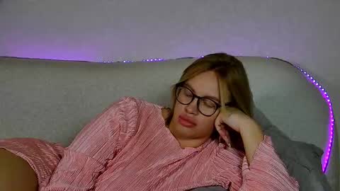 Snapshot of marianeumann chatting on September 26, 2025, 7:12 am Maria online show from September 26, 2025, 7:12 am