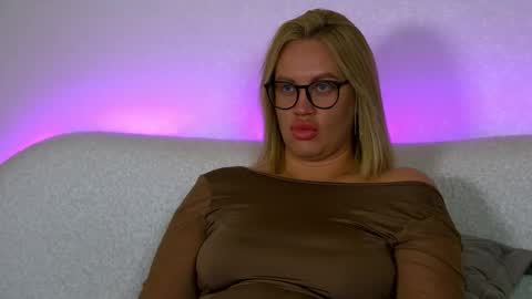 Snapshot of marianeumann chatting on October 23, 2025, 7:07 am Maria online show from October 23, 2025, 7:07 am