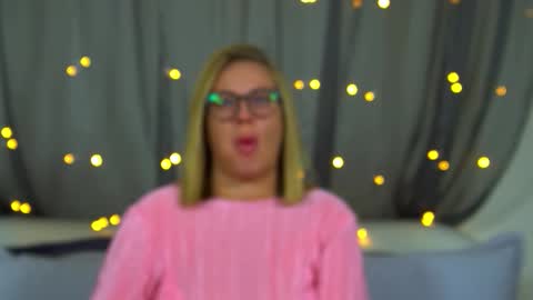 Snapshot of marianeumann chatting on November 30, 2025, 6:23 pm Maria online show from November 30, 2025, 6:23 pm