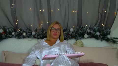 Snapshot of marianeumann chatting on December 3, 2025, 6:54 am Maria online show from December 3, 2025, 6:54 am